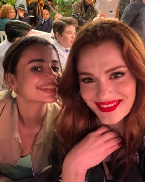 Burcu Cavrar Instagram - Ama ne güzel bir yolculuktu🥰 Son bölüm son kez #ömer bu akşam. Herkesin yolu güzel olsun çiçekler açsın. Emeği geçen herkes tepeden tırnağa çok kıymetli . Vico yerin çok başka bende çok 😇🫶 Yeniden yeni yollarda karşılaşmak üzere dostlar😇💫