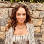 Buse Meral Instagram – Cadı ve Fikriye artık seyirciye emanet, filmimiz 26 Nisan’da vizyonda 💫☺️ Yönetmenimiz @ermanbostan partnerim @furkanandic ve emeği geçen tüm oyuncu ve ekip arkadaşlarıma her şey için teşekkür ederim, sizinle çalışmak benim için bir zevkti, dilerim yolumuz bir gün tekrar kesişir 🙏🏼 

Dün akşam gerçekleşen galamızda ise yanımda olan @pinartelevi ⁩ @aysegulsenerpr @ecesisik @gokhanyalciner @furkanyalciner ve bütün ekibe ayrıca teşekkür ederim 🙏🏼💫 

Herkese iyi seyirler 😀