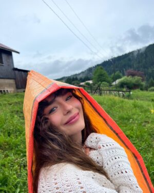 Buse Meral Instagram - yağmur kombin💦🧡