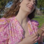 Buse Meral Instagram – Benim için baharın anlamı:
Pandora, ukulele ve en yakın dostum Şiva 🌸🌼
@theofficialpandora

#ShotForPandora
#MomentsWithPandora
#işbirliği
