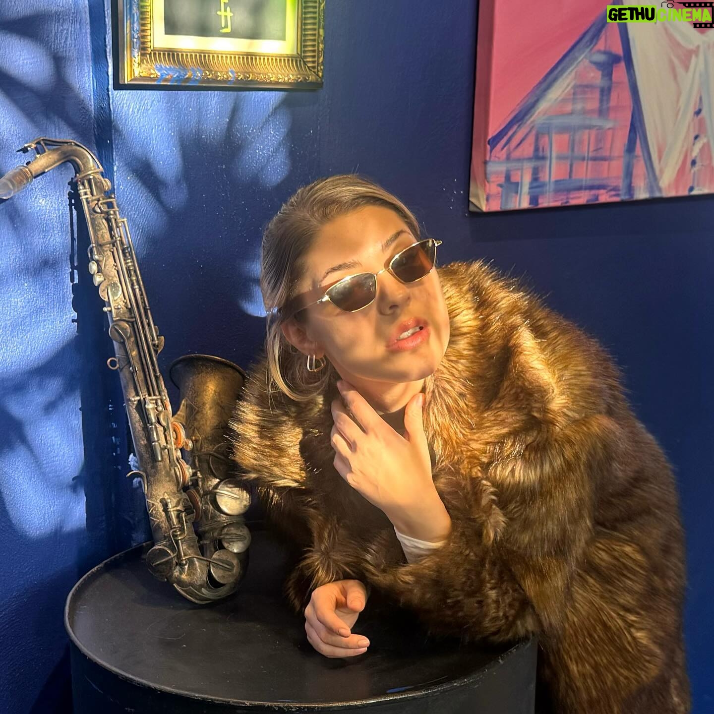 Buse Sinem İren Instagram - Bursa, Ankara turnesinden kareler koyayım da şuraya, hep afiş paylaşmış olmayayım 😅