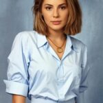 Buse Sinem İren Instagram – Ben de bir 90’lar ruzgari estireyim derken hortuma sebep oldum 😅 hangisini koyucaam 😱 sonuncusunda yapay zeka beni mavi gozlu yapmis 😅