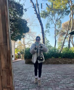 Buse Sinem İren Instagram - Efsane güzel geçen İzmir turnesi🥰 @renelokal ‘e ve gelen herkese teşekkür ederim.