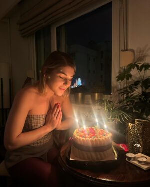 Buse Sinem İren Instagram - İyi ki doğduğum gün, bugün 8 🥰