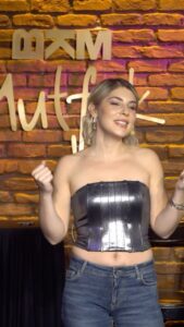 Buse Sinem İren Instagram - Birisi, “ben içmiyorum teşekkür ederim” dediğinde lütfen ısrar etmeyin. Belki de bir bildiği vardır 😅