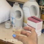 Byeon Jung-su Instagram - 🔔호야밀리 마켓 알림🔔 ⬇️사이트 주소⬇️ http://m.hoyamily.com 📍비건 라이프스타일 라브아 라브아는 비건 식물성 원료와 프랑스 조향사가 브렌딩한 니치 향이 만나 효과는 강력하고❗️ 향은 고급스럽고❗️ 디자인은 트렌디해서 집안 인테리어로 쓰여서 1석 3조인거 아시죠😘 세제&섬유유연제 유목민에게 꼭 추천드려요🙌🏻 ♻️비건 식물성 성분의 초고농축 세탁 세제 ♻️프랑스 조향사가 블렌딩한 니치향의 섬유 유연제 ♻️꿉꿉한 습기는 가져가고 고급스러운 향기만 남는 퍼퓸 제습제 ♻️온가족 식기와 젖병 세척! 안전한 주방 세제 ♻️옷장과 집안 곳곳에 니치 퍼퓸향으로 채워주는 섬유 향수 ♻️정전기 방지와 은은한 잔향을 남겨주는 퍼퓸 건조기 시트 곧 다가올 장마철 빨래 벌써 고민 되실거예요 꿉꿉하고 퀘퀘함으로 식초도 넣어보고 구연산도 넣어보셨죠🫢 앞으로는 라브아의 강력한 세정력의 세탁세제와 프랑스 조향사가 블렌딩한 니치향을 가득 담은 섬유유연제로 빨래하세요✊🏻 쾌적하고 뽀송뽀송한 세탁을 하실 수 있어요😉 습하고 비오는 날 ! 하루종일 제습기를 틀 수 없잖아요 라브아의 제습제를 집안 곳곳에 배치해두시면 습기는 습기대로 없애주고! 고급스런 향은 은은히 남아서 온 집안을 상쾌하게 만들어주어요😍 온 가족이 안심하고 사용할 수 있는 라브아로 상쾌하고 향기나는 여름맞이 준비해보아요🙆🏻‍♀️ ⭕️호야밀리 마켓에서 풍기애삼 홍삼엑기스&홍삼절편&홍삼차세트 오픈하였습니다🙇🏻‍♀️ #라브아 #풍기애삼 #호야밀리