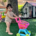 Ángeles Balbiani Instagram - Soy yo o los años pasan volando? Estamos a un mes del cumple de Cósimo ! Dicen que los días son largos pero los años son cortos. Espero estar haciendo las cosas bien. Dentro de las cosas que elijo para Cosi estan los productos de estrella. Es espectacular la calidad de los pañales especialmente. Son todoterreno! @productosestrella