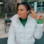 Ángeles Balbiani Instagram – Cuando tenés ropa nueva y no te queda otra que hacerte la linda! Campera, pantalón y sweater super abrigado de @peuquejeans . Están con un sale de hasta el 50% off. Les aviso! @growing.group