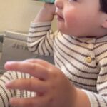 Ángeles Balbiani Instagram - La experiencia de volar con un bebé se puede simplificar si tenemos todo a mano: juguetes, pañales, algo rico, etc. y si a eso le podes agregar el confort de apoyar los pies o tener un carrito de traslado en el pre y post embarque lo convertís en un viaje ideal. Les comparto mi primera experiencia con la JetKids de @isatinaok . El primero de muchos más!