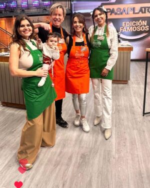 Ángeles Balbiani Instagram - Increíble pero real! Después de 3 meses gané Pasaplatos famosos. Una experiencia divertidisima en la que conocí gente copada y aprendí como nunca los secretos de la cocina!
Gracias @zampinilcarinaok por tu calidez. @barbaritafranco21 por compartirme un rato a Sarah. @pachu_pena por nuestro vínculo inquebrantable (🤣)
@guido_suller, @vivisacconeok, @turco_garcia7 y tantos mas!
Ah! Y una mención especial a los chicos de atrás de camara. Sin ustedes, imposible!
Tu paciencia @juangaffuri te ganaste el cielo!