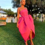 Áurea Instagram - "Pink, it's my new obsession, Pink, it's not even a question Pink on the lips of your lover 'Cause pink is the love you discover!" 🥳💛