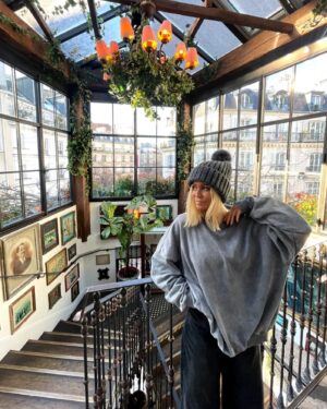 Áurea Instagram - Take me to Paris, she said 💛