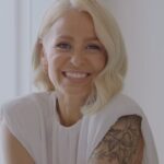 Áurea Instagram - Nutrisse é a cor das portuguesas e eu sou uma das novas embaixadoras da marca, com o meu 100 Louro Claríssimo Natural. Uma cor única como cada uma de nós, a minha cor espelha a minha personalidade, não me importo nada de arriscar. Nutrisse foi a minha primeira coloração e por isso estou muito feliz de agora fazer parte desta família Garnier Nutrisse! 🥑  @garnierportugal #UmaCorÚnicaComoTu
