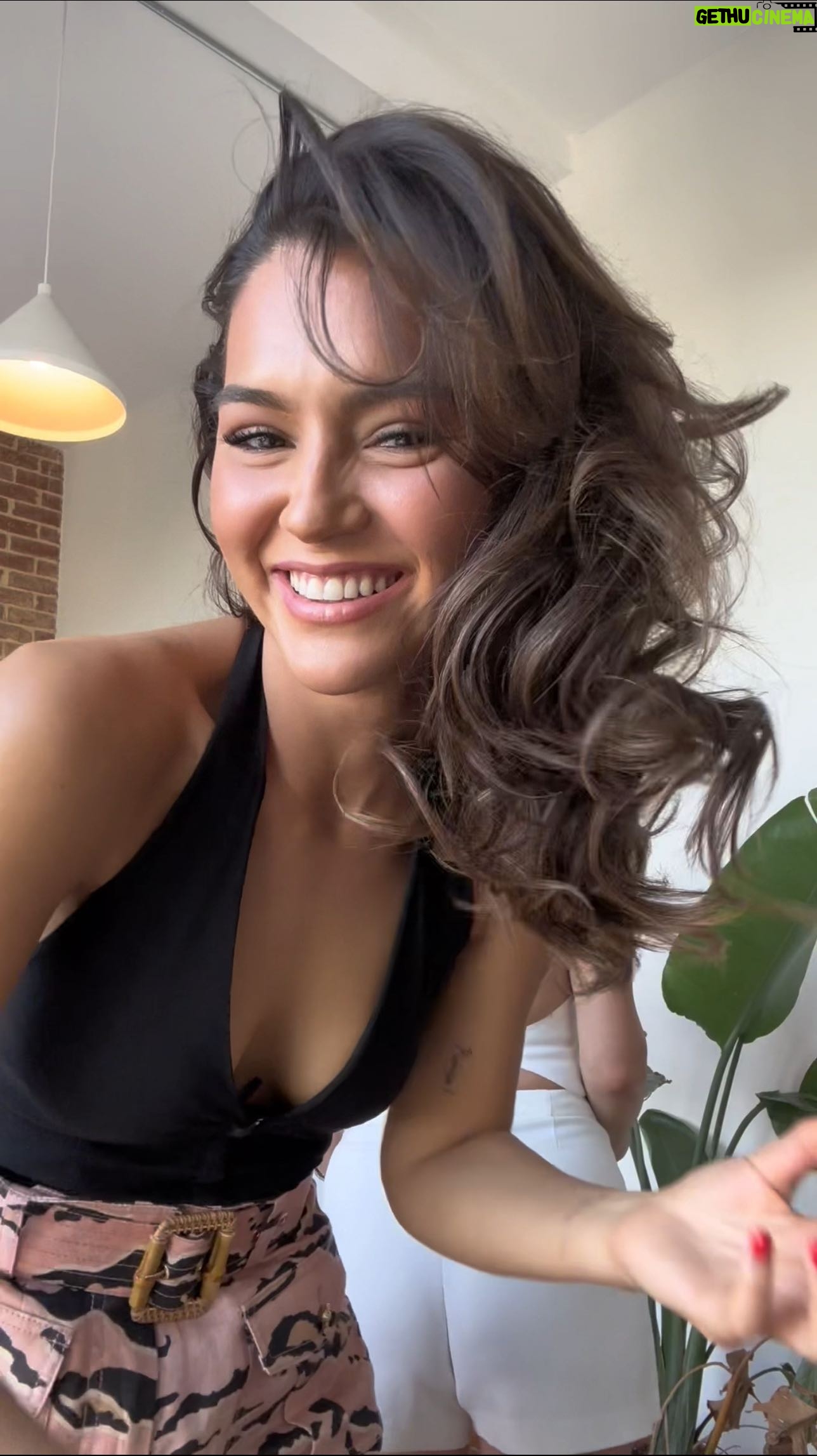 Çağla Boz Instagram - #GRWM deneme 1-2-3 markalar gozuktugu icin mecburen #reklam mis🥵🤷🏽♀️😬