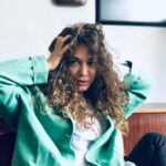 Çağla Özavcı Instagram - Yaz🌞Kış💦 hava bile böyle iken benden denge bekliyorlar yardım et ya rab 🤦🏼‍♀️ 💙💙 #insanlar @cactus_vintage_