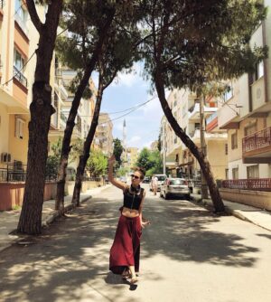 Çağla Özavcı Instagram - Selam sana da Hatçe teyze 😘 
Ku yima kasmet sha yidime 🧚🏻‍♀️