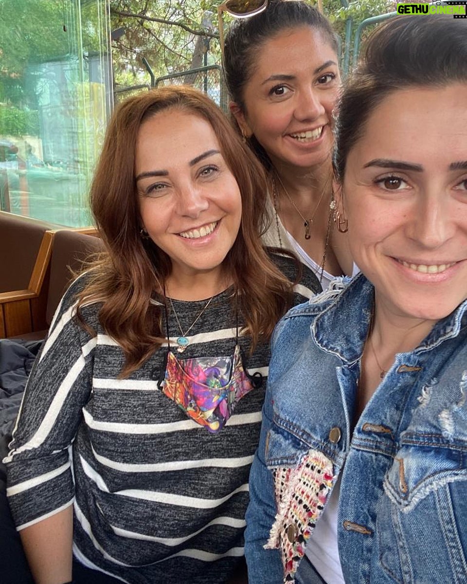 Çiçek Dilligil Instagram - Maskeleri değil ama sizi özledim net 😍 @wetalentmanagement