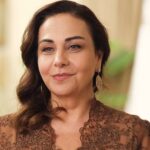 Çiçek Dilligil Instagram – Asuman. Vedalaşma vakti geldi. Ne güzel insanlar tanıdım sayende. Tuttuğum bir dilek var ekip biliyor 🙏❤️🧿
Hepinize çok ♥️ Dilek Taşı ♥️
Foto tabii ki @fulyamsar 🙏😍