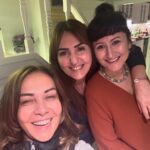 Çiçek Dilligil Instagram – Sema anlattı biz heyecanla dinledik. İlk biz dinledik. Yaşasın. Heyecan tavan . Mis gibi kahveler, şahane yemekler ile her zamanki gibi Sema’mız döktürmüş ❤️ Burçak’ımız tüm şahaneliği ile gene bizi mahçup edip elimizi kolumuzu doldurdu ❤️ Yaşasın görüntülü konuşma Burcumuzu soframıza kondurdu. Ne özleşmişiz ama 😍
Birbirimizden laf kapa kapa gece bitiverdi. Yenisine, yenilerine 🙏 Tabii gecenin kahramanı yüreğimizi ağzımıza getiren Walkrie 🧿 Geçen haftayı böyle bitirdiysek bu hafta nefis geçer 😍