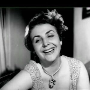 Çiçek Dilligil Instagram - İlk foto özlem, hüzün.. Bugün gittin hem de 2 ye katlanmış özlem.. 
2.foto özlem ve büyük şükür.. O kadar uzaklardasın ve o kadar canımsın ki, en büyük mutluluğumsun, sadece bugün değil her gün..
İçimde ise büyük umut..
Karmakarışığım..