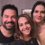Çiçek Dilligil Instagram – Bu sene evlilik yıldönümümüz ve anneler gününün aynı güne gelmesi ☺️ Bir yanımda 27 seneyi bitirdiğimiz aşkım, diğer yanımda 26 senedir dolu dolu anneliği yaşama sebebim canım ❤️ Şükür sebeplerim 🧿🧿 Ömrünüz, ömrümüz uzun, sağlıklı ve yüzümüzdeki gülücükler gibi içten ve çooookkk mutlu geçsin 🙏🌺
