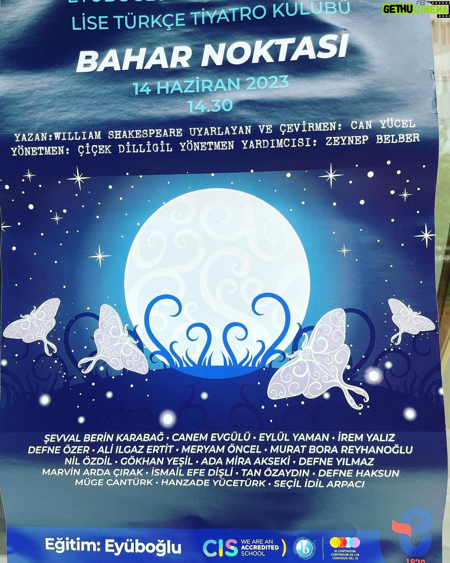 Çiçek Dilligil Instagram - Bugün de @egitimeyuboglu liselilerimiz sahnede. Kuş olup uçacaklar başta @belberzeynep ve tüm ekip elimize sağlık 🧿🎭❤️