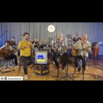 Çiçek Dilligil Instagram - @boraoztoprak 30.yıl kutlamaları başladı 🎉 Şüphesiz müzik kariyerinin başlangıcında ve her evresinde olan @grupgundogarken ile 🌺 Elinize, dilinize, gözünüze, gönlünüze sağlık Yenileri yolda. Bak izle, izlettir 🧿 @boraoztoprak @gokhansesen @burhansesen @cevatertem @hasanaran @bugraortakci @ozguratasoymusic @b.atuhankoc #cengizbaltepe @gokhanpasakan @ermantong @berfiozcelikpask @ozkanatasoy79 @nazifdostt @cagribaycol