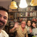 Çiçek Dilligil Instagram – Gecenin, dostların ve #tbt nin güzelliğine gel ❤️🧿 Bazen araya sadece zaman girer. Geri kalan her şey kaldığı yerden devam eder. Yasoooo bunu ben dedim 😍 Pek yakın #tbt . İyi ki geldiniz dostlarımız 🙏🧿 (Şarkı biraz bizi anlatmıyor mu ama? Seçim Bora’nın tabii) @yaseminhadivent @mertasutayofficial @boraoztoprak