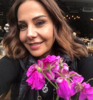 Çiçek Dilligil Instagram - 1 Mayıs.. Emeğin, emekçinin bayramı, baharın müjdecisi..
Güzelliklere 🌺🌺🌺🌺🌺