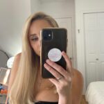 Élodie Routhier Instagram - Nous avons tous parfois besoin d’une dose de courage pour poursuivre nos rêves. La deuxième photo exprime mon état d’esprit actuel..