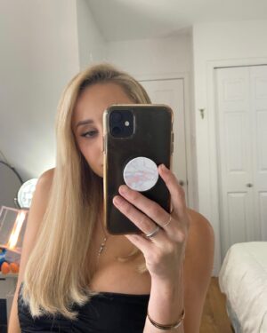 Élodie Routhier Instagram - Nous avons tous parfois besoin d’une dose de courage pour poursuivre nos rêves.  La deuxième photo exprime mon état d’esprit actuel..