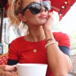 Élodie Routhier Instagram - Funfact je n'aime pas les chocolatines.