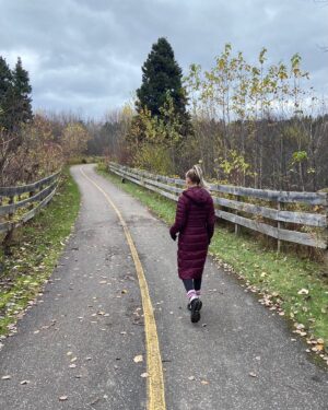 Élodie Routhier Instagram - L’automne avec ma maman 🍂🌲 
Tellement d’amour pour elle♥️