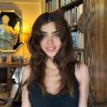 Öykü Çelik Instagram - At home 📸 @semihabezek ❤️