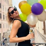 Özge Borak Instagram – 🎈🥂💋