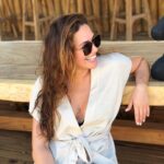 Özge Borak Instagram – Hadi bakalım yaz gibi güzel bir kış olsun. Yok,  yok daha dönmedim. Az kaldığı için alıştırma yapıyorum.❣️ 📷 @dryhkn 😘