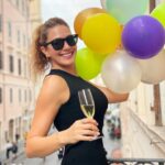 Özge Borak Instagram – 🎈🥂💋