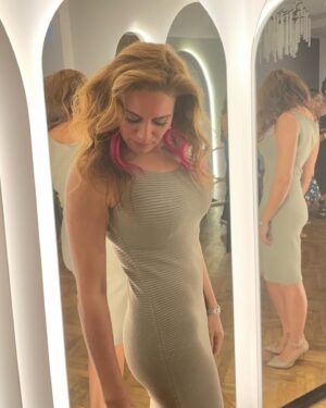 Özge Borak Instagram - I’m still pink. Just you can’t see. 💗