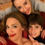 Özge Borak Instagram – Mutlaka bağırmak ve tuhaf sesler çıkarmak gerek ve hatta şarttır. 😅🎉❤️🤣🥂💋