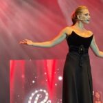 Özge Borak Instagram – Salı akşamı Broadway in İstanbul Vol.2 gösterimiz vardı. Bu proje böyle, sadece tek gösteri. “Tekrarı yok mu?” diyenlere “Vol.3 olabilir” cevabını verebiliyoruz ancak. Seyircinin zevkle izlediği, bizim şevkle şarkı söyleyip, dans ettiğimiz bir gece oldu. Nurcan, Uğur, Serpil abla, Nur, Cihan, Canan ve partnerim Ayça başta olmak üzere emeği geçen herkesi tebrik ediyorum. Seyredememiş olanlara da Vol.3 öncesi bir fikir olsun diye benden iki video bırakıyorum. ❤️😘 #broadwayinistanbulvol2 📷 @verkan6520