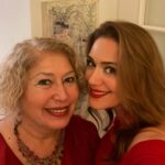 Özge Borak Instagram – Mutlaka bağırmak ve tuhaf sesler çıkarmak gerek ve hatta şarttır. 😅🎉❤️🤣🥂💋