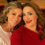 Özge Borak Instagram – Mutlaka bağırmak ve tuhaf sesler çıkarmak gerek ve hatta şarttır. 😅🎉❤️🤣🥂💋