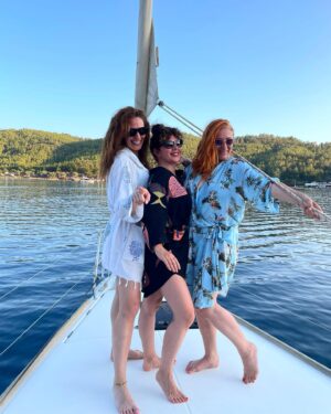Özge Borak Instagram - Bu kadınlar tamamdır dostum. Seviyorum sizi 💗💋 #sisters