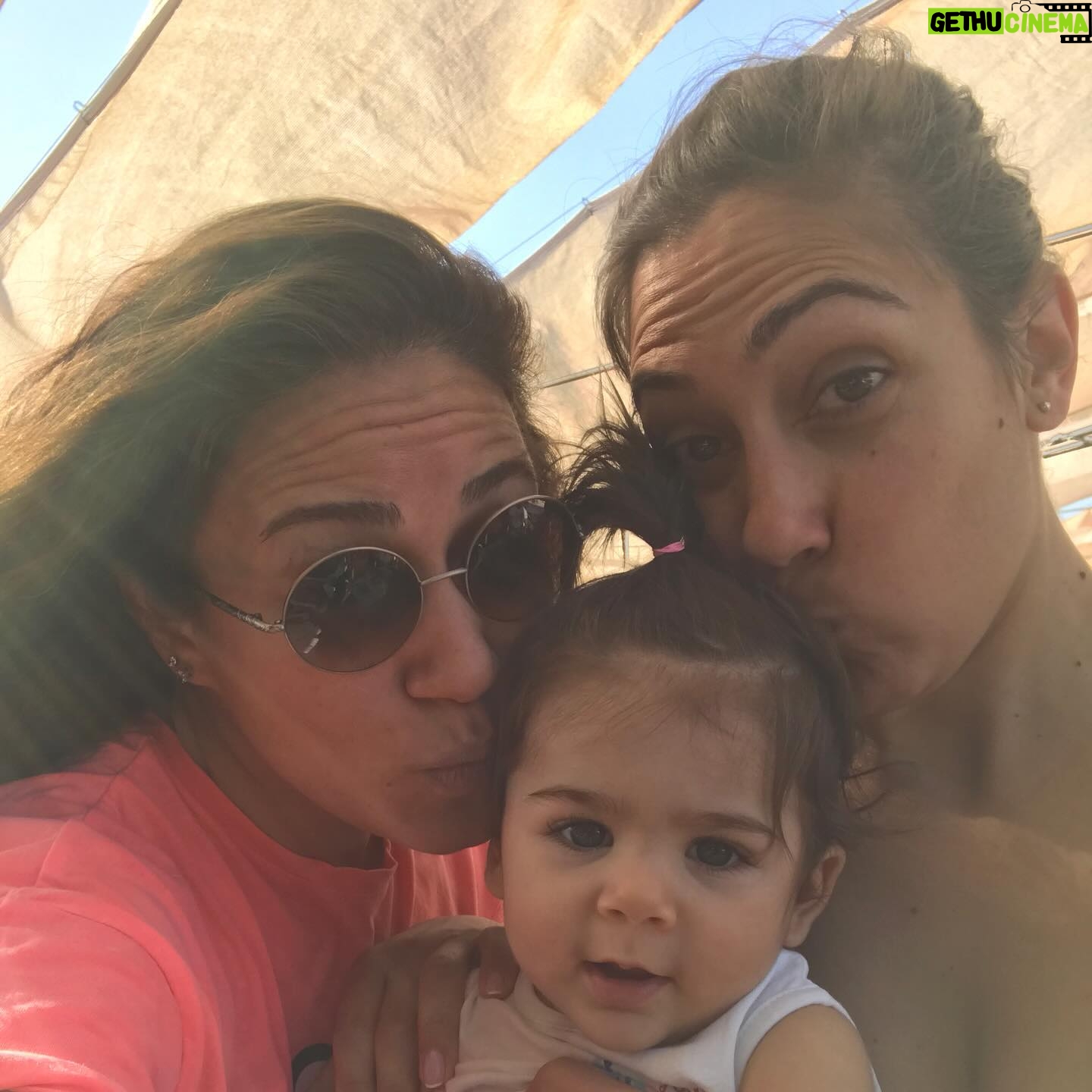 Özge Borak Instagram - Bugün benim kardeşlerimden biri doğdu. Canımın içi, şekerparem iyi ki doğdun ❤️😘