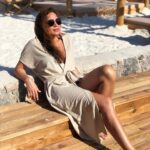 Özge Borak Instagram – Hadi bakalım yaz gibi güzel bir kış olsun. Yok,  yok daha dönmedim. Az kaldığı için alıştırma yapıyorum.❣️ 📷 @dryhkn 😘