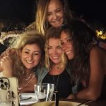 Özge Özberk Instagram - Oooppss yaklaşıyoruz.. Hem başa, hem sona..🎈 #birthday 🥂🥂 13August #Leo ♌️