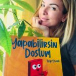 Özge Özberk Instagram - Dostum senin cesaretini, hayallerini ve minik kırmızı kalbini öyle çok seviyorum ki.. #Domingo ♥️ #Love ♥️ #YapabilirsinDostum #MaviKuş #KurabiyeOrmanı @inkilapkitabevi ♥️