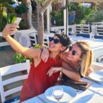 Özge Özberk Instagram – #kızkardeşlik💙 #sisterhood 🦋 #selimiye #marmaris 💦💦💦