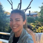 Özge Özberk Instagram - Boyumu geçti ya, artık ne foto çektiriyo ne de gösteriyo kendini. Ne bu havalar anlamadım 🥰 Ahh bi 2 metre olaydım daha çok koyardım fotonu ama işte.. #Leo 🧿 #Love ❤️ #Almostergen 🥰 #HelloJune 🌺