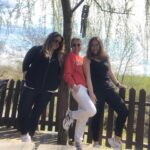 Özge Özberk Instagram - #springvibes 🌸🌿🌺🍀🌼🌳 #Love❤️ #Leo💛